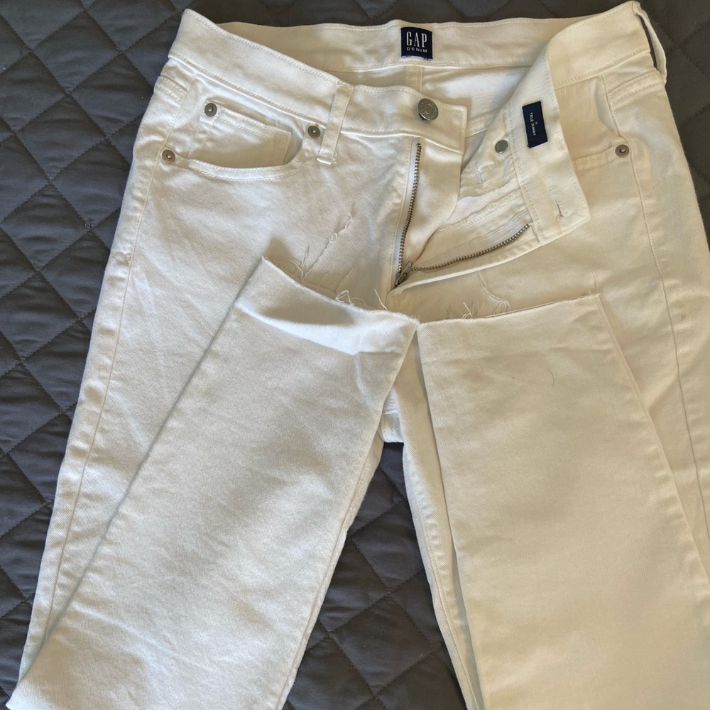 GAP Denim Skinny Jeans. Size 28, raw hem.